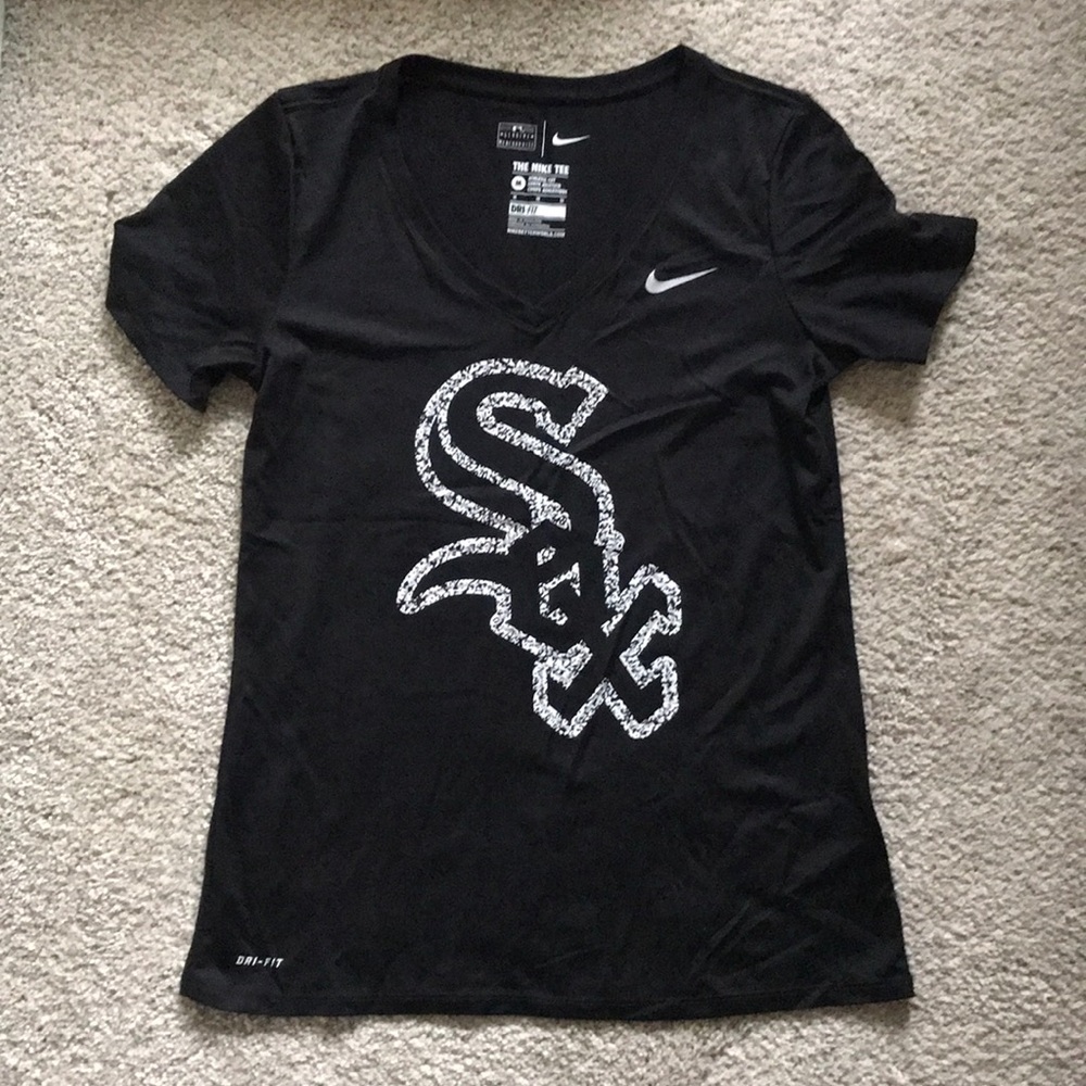 EUC Nike white socks t shirt